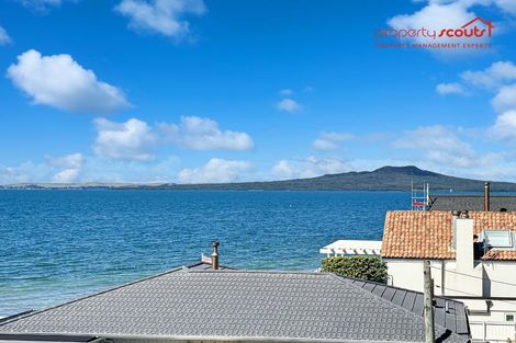 Photo of property in Seaview Apartments, 11/64 Milford Road, Milford, Auckland, 0620