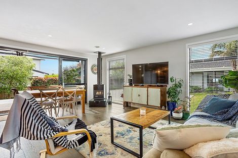 Photo of property in 8 Bosun Place, Te Atatu Peninsula, Auckland, 0610