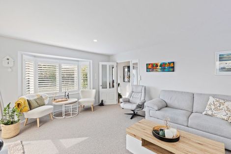 Photo of property in 5 Tamati Place, Merrilands, New Plymouth, 4312
