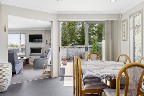Photo of property in 2/30 Ingle Avenue, Waipahihi, Taupo, 3330