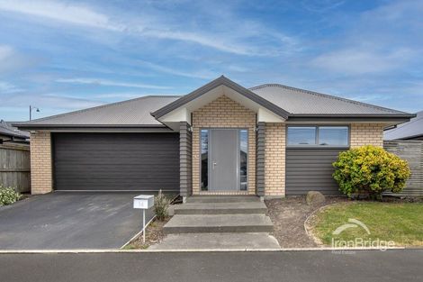 Photo of property in 14 Charente Way, Yaldhurst, Christchurch, 8042