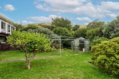 Photo of property in 4 Kapekape Place, Pukerua Bay, 5026