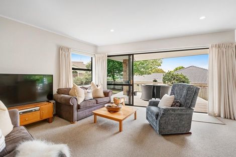 Photo of property in 9 Thornbill Rise, Unsworth Heights, Auckland, 0632