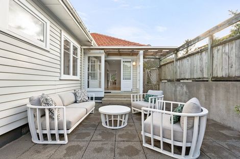Photo of property in 7 Albemarle Road, Northland, Wellington, 6012