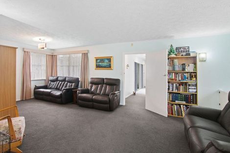 Photo of property in 37 Derwent Crescent, Titirangi, Auckland, 0604