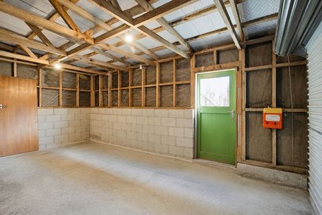 Photo of property in 31 Link Road, Newlands, Wellington, 6037