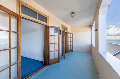Photo of property in Devonport Apartments, 50/127 Saint Aubyn Street, New Plymouth, 4310