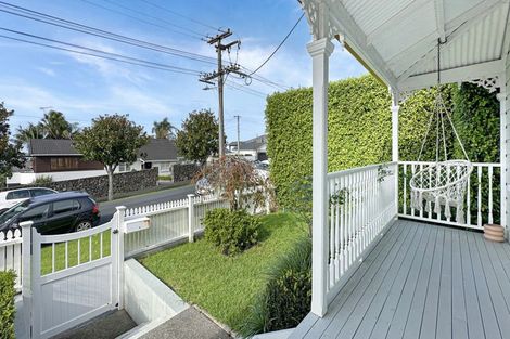 Photo of property in 12 Richmond Avenue, Northcote Point, Auckland, 0627