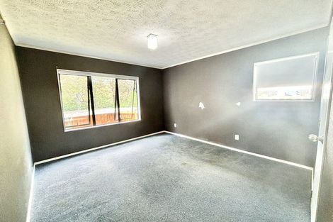 Photo of property in 77 Meadowvale Rise, Titirangi, Auckland, 0604