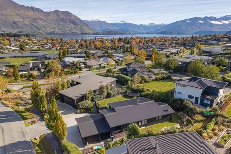 Photo of property in 3 Kirimoko Crescent, Wanaka, 9305