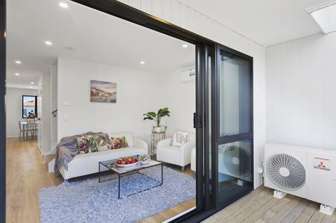 Photo of property in 5/5 Chevis Place, Pakuranga, Auckland, 2010
