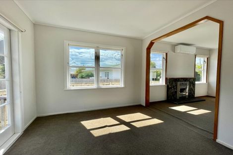 Photo of property in 9 Gloria Avenue, Te Atatu Peninsula, Auckland, 0610
