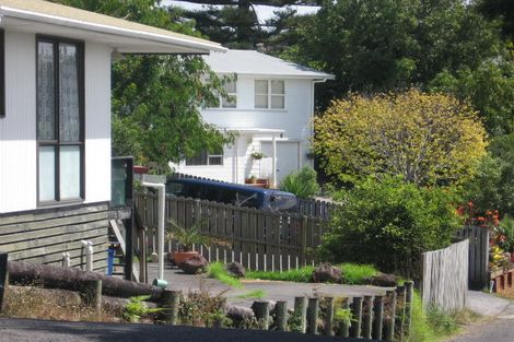 Photo of property in 1/8 Ludlow Terrace, Totara Vale, Auckland, 0627