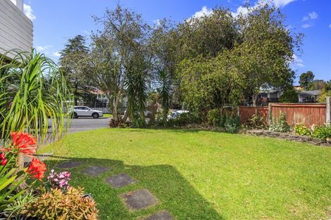 Photo of property in 17 Halberg Street, Glenfield, Auckland, 0629
