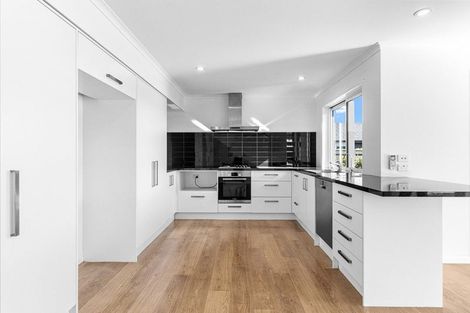 Photo of property in 10 Wentworth Lane, Waiwhakaiho, New Plymouth, 4312