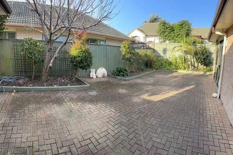 Photo of property in 16 Middlefield Drive, East Tamaki Heights, Auckland, 2016