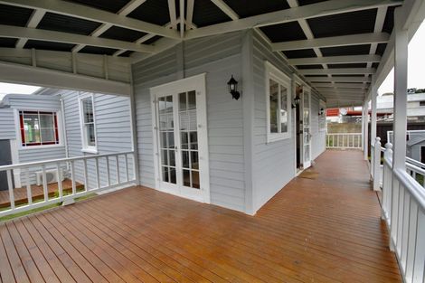 Photo of property in 20 Sulphur Beach Road, Northcote Point, Auckland, 0627