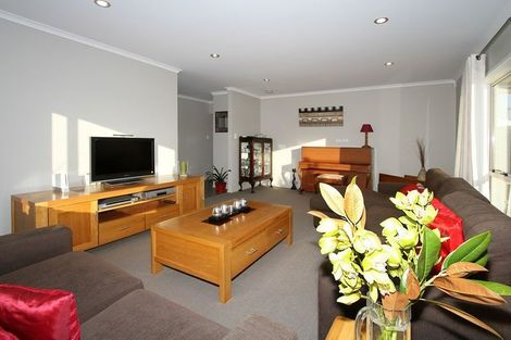 Photo of property in 25 Saltwood Street, Red Beach, 0932