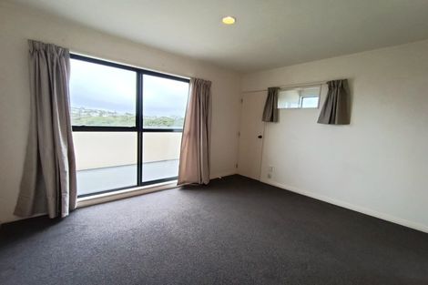 Photo of property in 21 Ladbrooke Drive, Newlands, Wellington, 6037