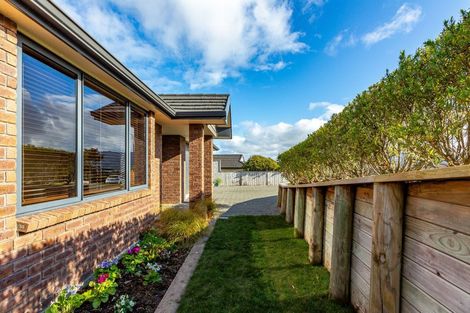 Photo of property in 5 Paparoa Crescent, Aotea, Porirua, 5024