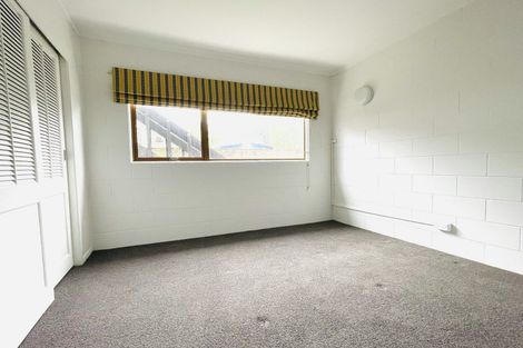 Photo of property in 24 The Esplanade, Eastern Beach, Auckland, 2012