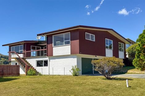 Photo of property in 13 Rembrandt Avenue, Tawa, Wellington, 5028