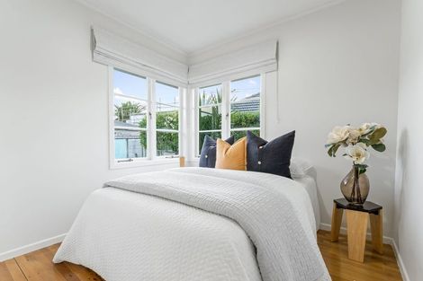 Photo of property in 18 Durham Street, Te Atatu Peninsula, Auckland, 0610
