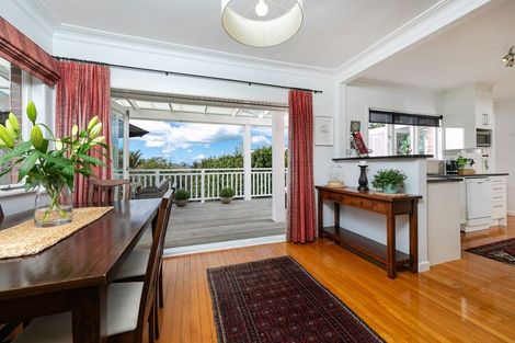 Photo of property in 47 Forrest Hill Road, Milford, Auckland, 0620