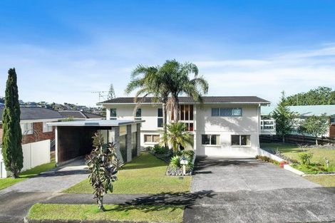 Photo of property in 19 Ravenwood Drive, Forrest Hill, Auckland, 0620