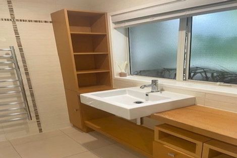 Photo of property in 2/8 Sandown Road, Rothesay Bay, Auckland, 0630