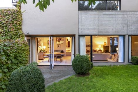 Photo of property in Highwic, 32u5 Hobson Street, Thorndon, Wellington, 6011