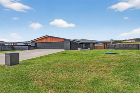 Photo of property in 4 Porokaiwhiri Avenue, Helensville, 0800