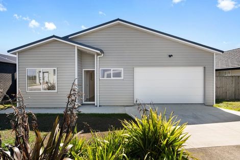 Photo of property in 17 Uatoto Road, Clarks Beach, 2122