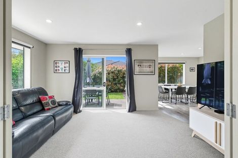 Photo of property in 21 Blowers Place, Halswell, Christchurch, 8025