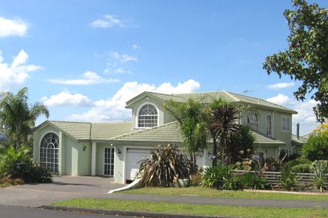 Photo of property in 9 Whiting Grove, West Harbour, Auckland, 0618
