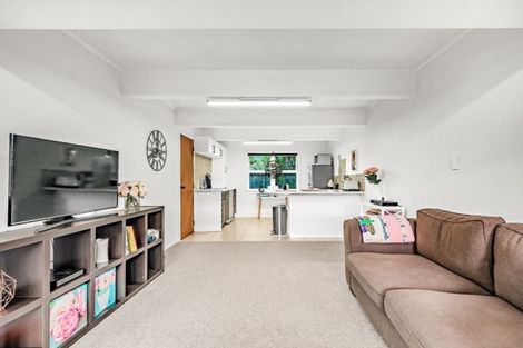Photo of property in 6 Murray Road, Te Atatu Peninsula, Auckland, 0610