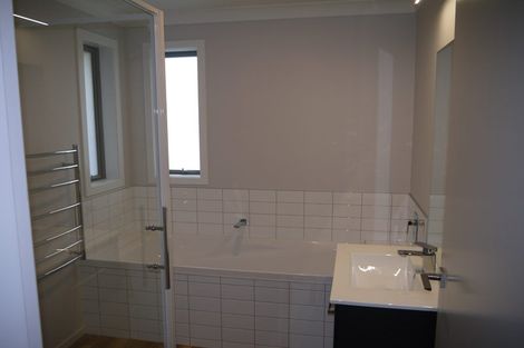 Photo of property in 25 Grumman Lane, Newlands, Wellington, 6037