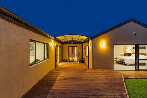 Photo of property in 17 Piriti Drive, Te Atatu Peninsula, Auckland, 0610