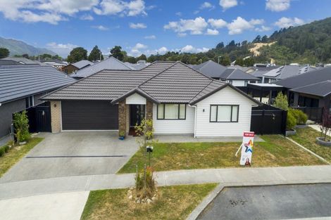 Photo of property in 16 Kerrigan Crescent, Wallaceville, Upper Hutt, 5018