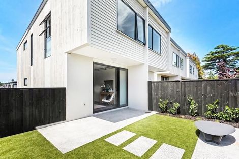 Photo of property in 5/4165 Great North Road, Glen Eden, Auckland, 0602