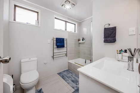 Photo of property in 1/2 Burundi Avenue, Clendon Park, Auckland, 2103