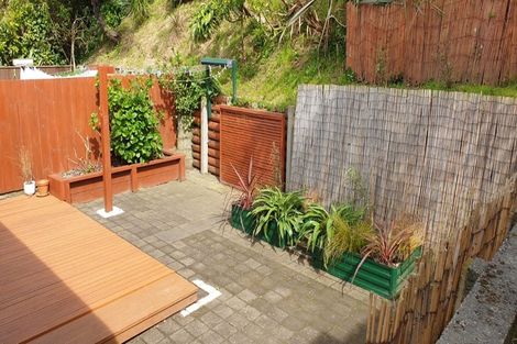 Photo of property in 40f2 Salford Street, Newlands, Wellington, 6037