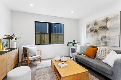 Photo of property in 24 Port Way, Rosehill, 2113