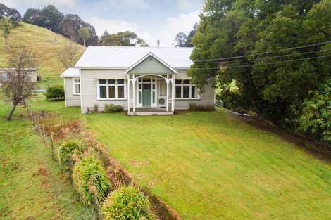Photo of property in 56 Ongo Road, Hunterville, 4730