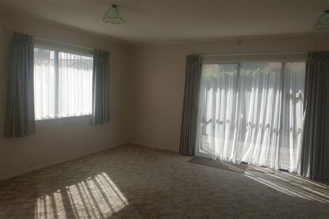 Photo of property in 2/23 Septimus Place, Henderson, Auckland, 0612