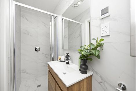 Photo of property in 37 Corunna Road, Milford, Auckland, 0620