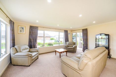Photo of property in 1 Silkwood Place, Fitzherbert, Palmerston North, 4410