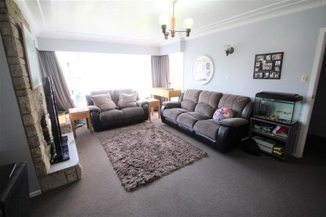 Photo of property in 20 Eskdale Road, Birkdale, Auckland, 0626