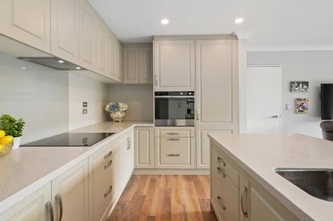 Photo of property in 18 Saint Andrews Hill Road, Mount Pleasant, Christchurch, 8081