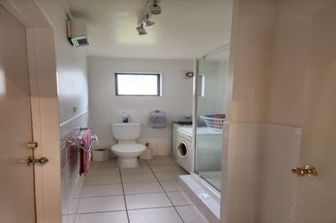 Photo of property in 2/86 Lake Road, Northcote, Auckland, 0627